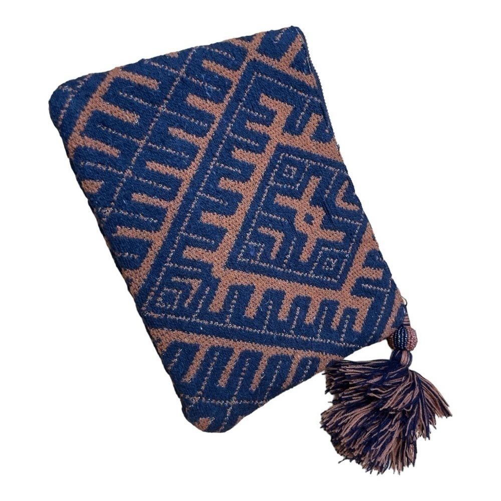 Universal Thread Clutch/ Pouch - Picture 4 of 8